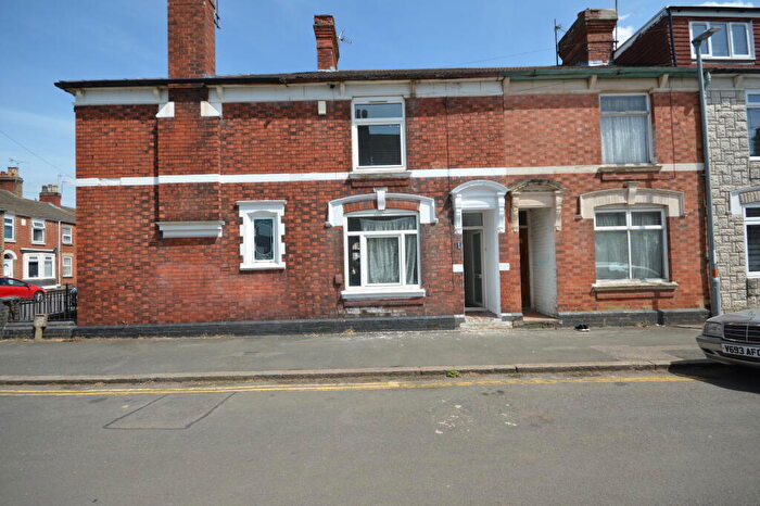 3 Bedroom House To Rent In York Road, Kettering, NN16