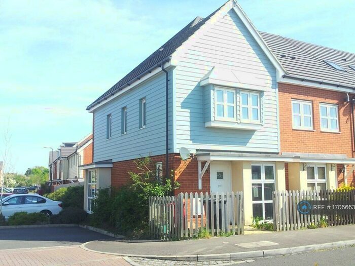 2 Bedroom Semi-Detached House To Rent In Eltham Avenue, Slough, SL1