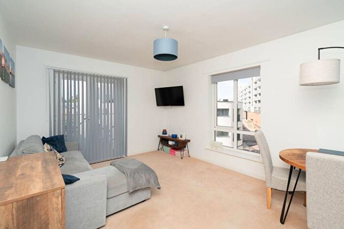 2 Bedroom Flat To Rent In Moorview House, Selden Hill, , Hemel Hempstead, HP2