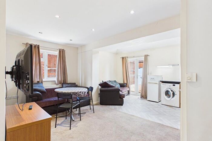 1 Bedroom Maisonette To Rent In Lexington Avenue, Maidenhead, Berkshire, SL6