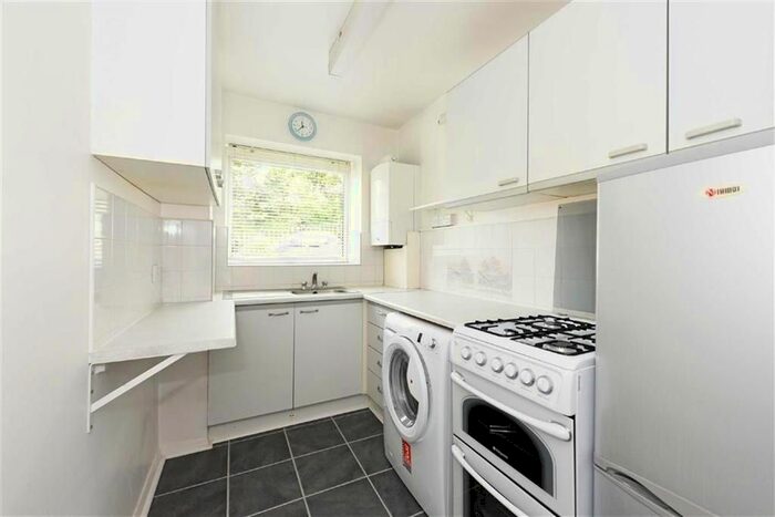 1 Bedroom Flat To Rent In East Drive, Brighton, BN2