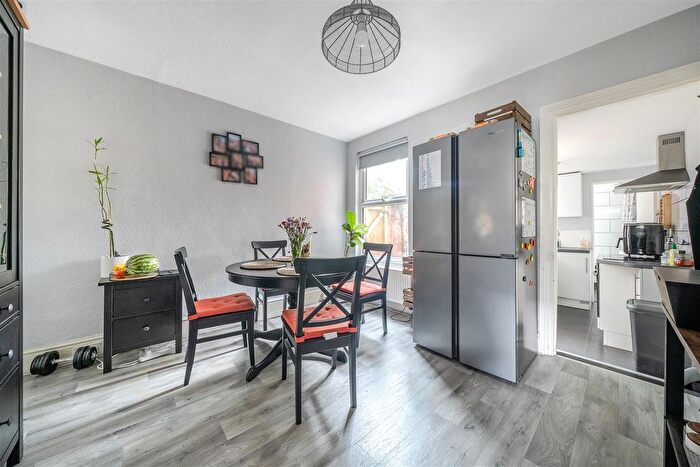 2 Bedroom Terraced House For Sale In Beaconsfield Street, Bedford, MK41