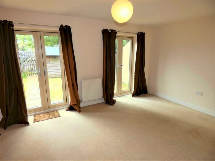 3 Bedroom SemiDetached House To Rent In Shaftesbury Crescent, Derby, DE23