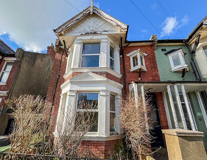 4 Bedroom Semi-Detached House To Rent In Priory Road, Hastings, TN34