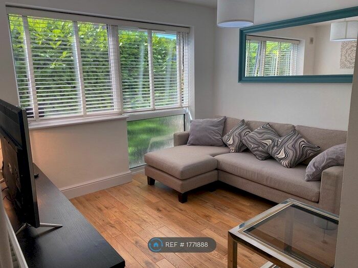 1 Bedroom Flat To Rent In Rutherford Court, London, SW19
