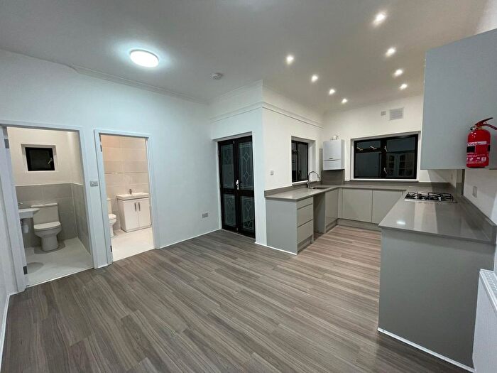 6 Bedroom End Of Terrace House To Rent In Browning Road, London, E12