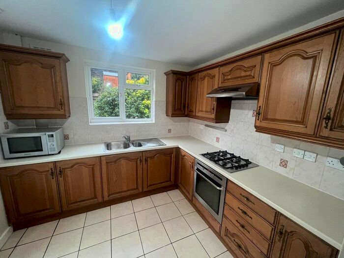 3 Bedroom Semi-Detached House To Rent In Edridge Road, Croydon, CR0