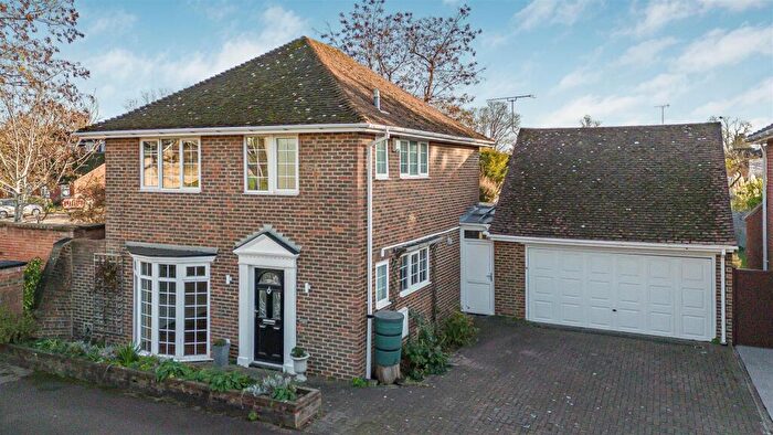3 Bedroom Detached House For Sale In Juniper Drive, Maidenhead, SL6