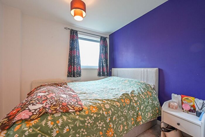 1 Bedroom Flat For Sale In Newport Avenue, Canary Wharf, London, E14