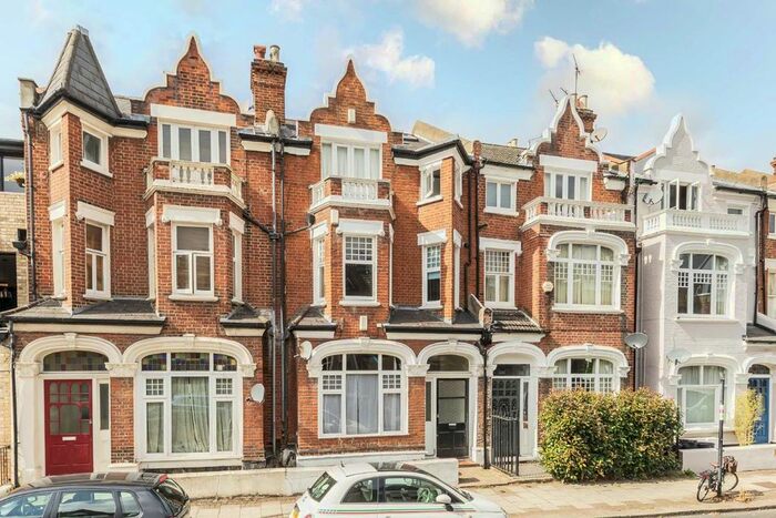 2 Bedroom Flat To Rent In Marjorie Grove, London, SW11