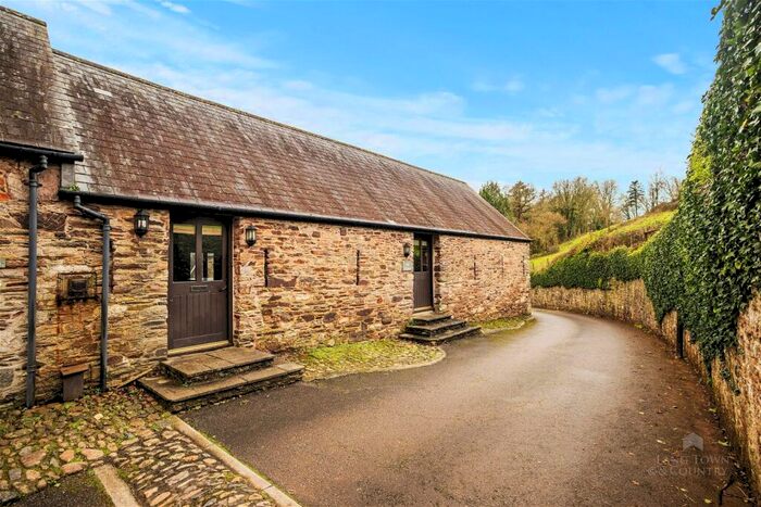 3 Bedroom Barn Conversion To Rent In The Stables, Barn, PL21