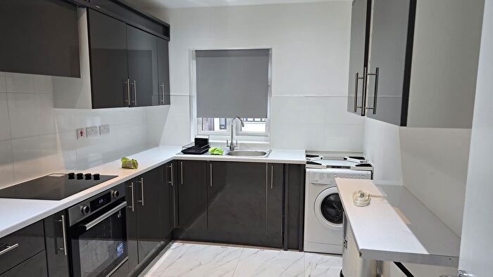 4 Bedroom Flat To Rent In Heriot Road, London, NW4