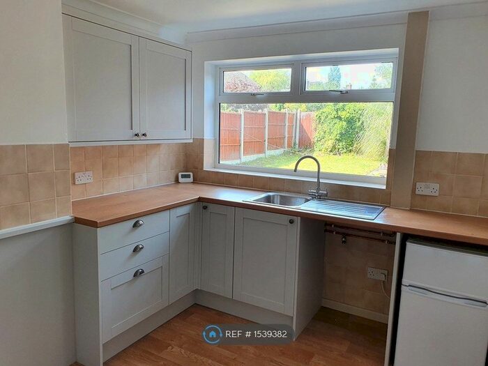 3 Bedroom Semi-Detached House To Rent In Martinfield Road, Preston, PR1