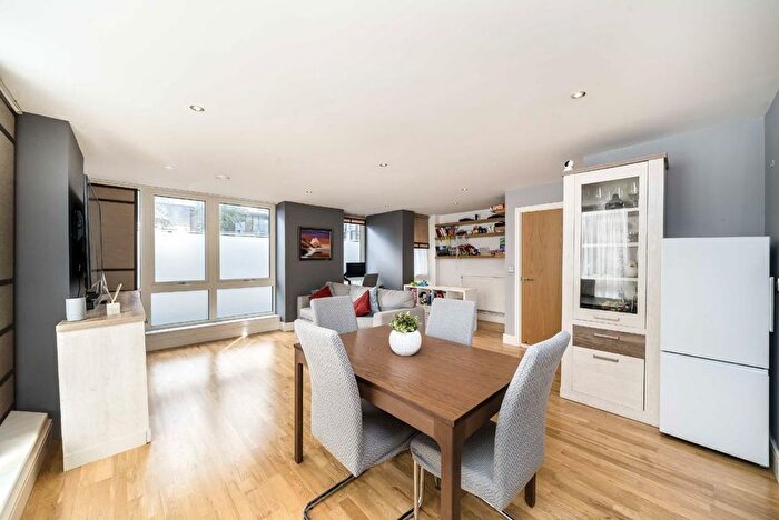 3 Bedroom Flat For Sale In Dowells Street, Greenwich, SE10