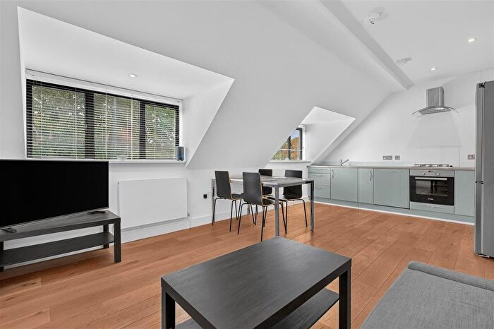 3 Bedroom Flat For Sale In Ellesmere Road, London, W4