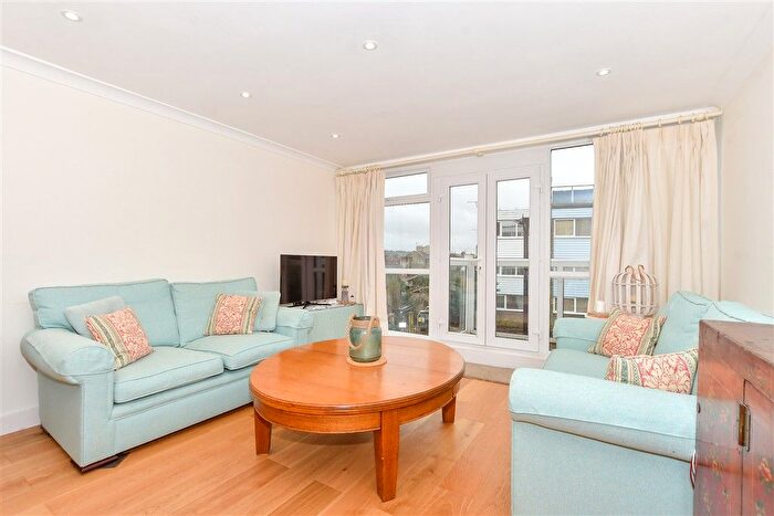 3 Bedroom Town House For Sale In Market Hill, Cowes, Isle Of Wight, PO31