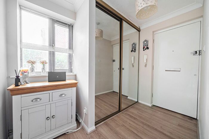 1 Bedroom Flat For Sale In Kilmington Close, Bracknell, RG12