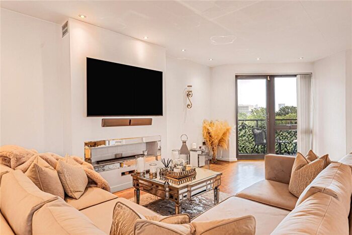 2 Bedroom Apartment For Sale In Wick Lane, London, E3 - Photo 3