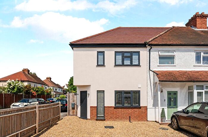 2 Bedroom End Of Terrace House For Sale In New Cross Road, Guildford, Surrey, GU2