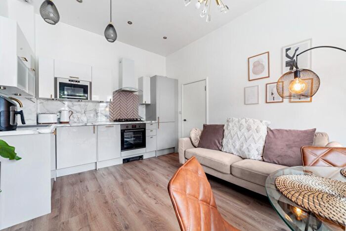 2 Bedroom Flat To Rent In Auckland Hill, West Norwood, London, SE27
