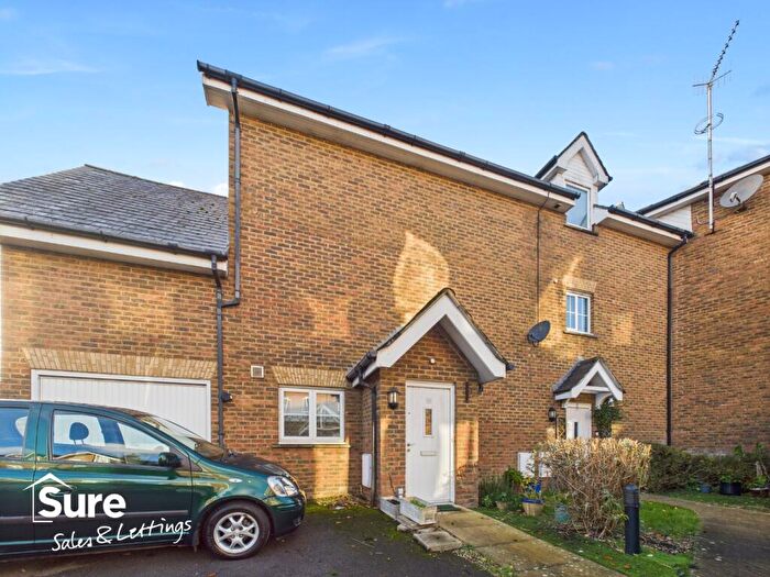 1 Bedroom Ground Maisonette To Rent In Fourdrinier Way, Hemel Hempstead, Hertfordshire, HP3