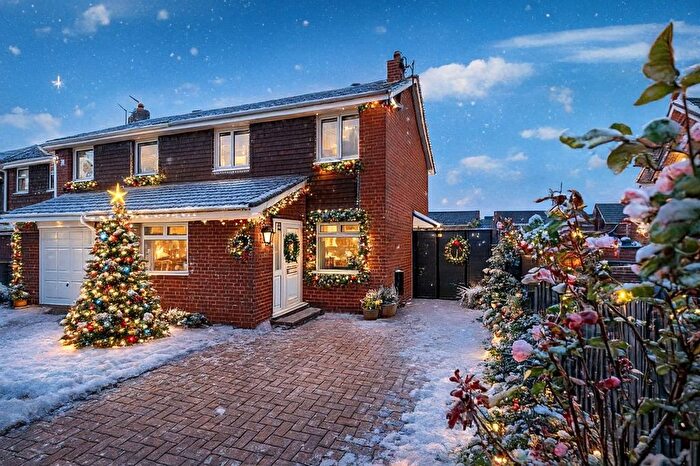 3 Bedroom Semi-Detached House For Sale In Calverley Close, Brookvale, WA7