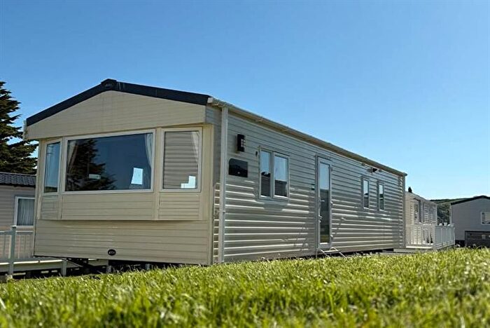 2 Bedroom Mobile/park Home For Sale In Newquay, TR8