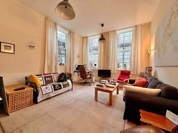 1 Bedroom Flat For Sale In Palace Street, The Barbican, Plymouth. A Fabulous Large Double Bedroomed First Floor Flat. Wonderful Central Plymouth!, PL4