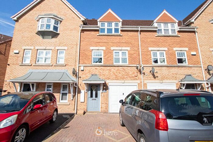3 Bedroom Town House For Sale In Farnley Road, Balby, Doncaster, DN4