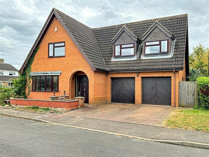 4 Bedroom Detached House For Sale In Cherry Orchard, Cambridge, CB24