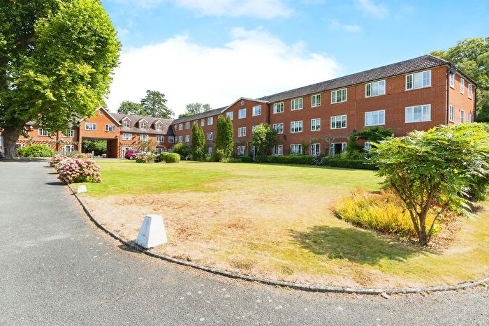 1 Bedroom Flat For Sale In Lakeside Gardens Chapel Road, Ashford, TN25