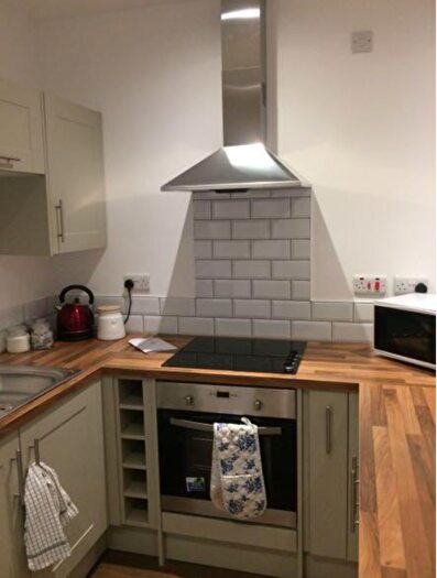 2 Bedroom Flat To Rent In Moorland Road, Leeds, West Yorkshire, LS6