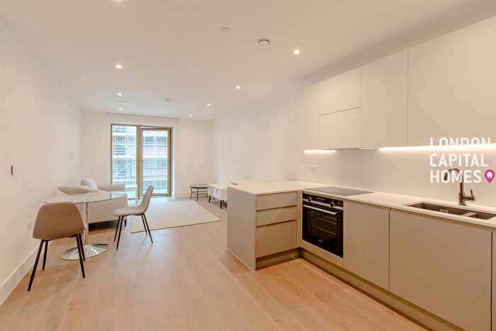 1 Bedroom Flat To Rent In Hive House, Capital Interchange Way, Brentford, TW8