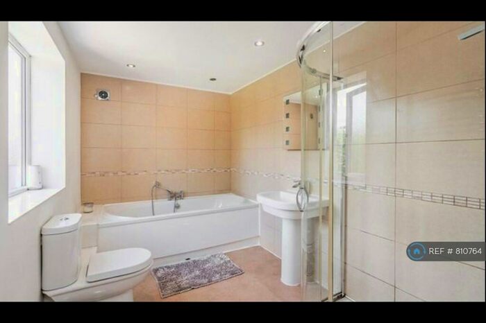 5 Bedroom Detached House To Rent In St. Bernards Road, Solihull, B92
