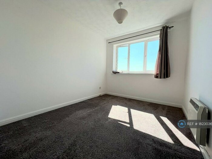 2 Bedroom Flat To Rent In St. Leonards Close, Grays, RM17
