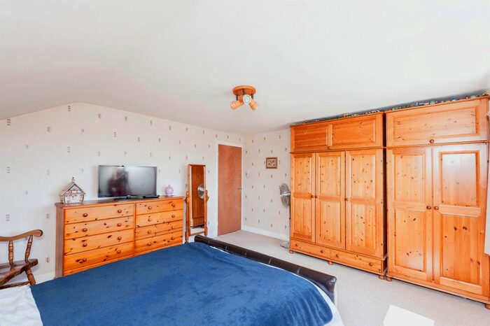 4 Bedroom Detached House For Sale In Summerfield Grove, Baildon, Shipley, BD17