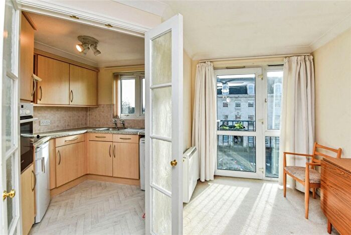 2 Bedroom Flat For Sale In Regal Court (Trowbridge), Trowbridge, BA14