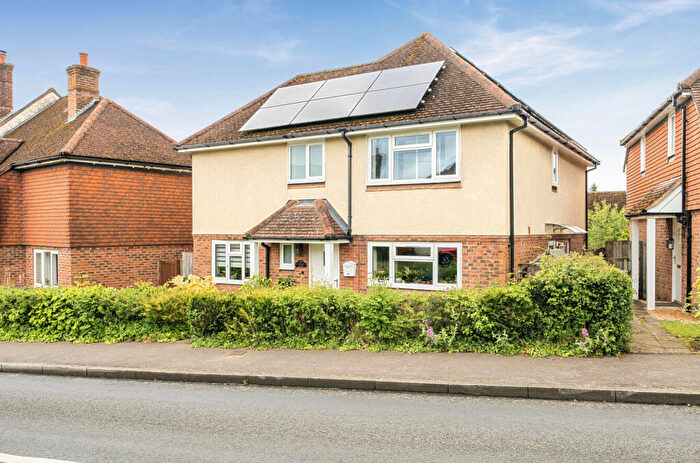 4 Bedroom House For Sale In Chapel Close, Watersfield, RH20