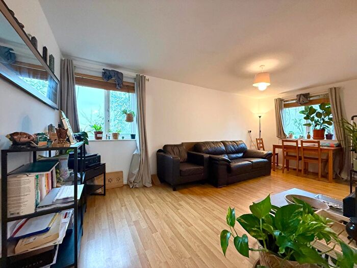 2 Bedroom Flat For Sale In Deanery Close, East Finchley, London, N2