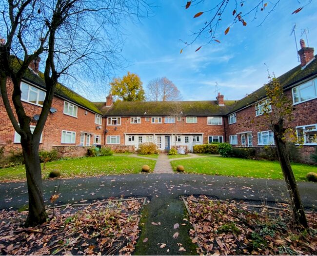 2 Bedroom Maisonette To Rent In Shaftesbury Road, Woking, GU22