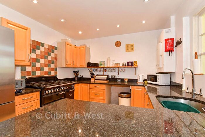 3 Bedroom Semi Detached House For Sale In High Street, Cranleigh, Surrey, GU6