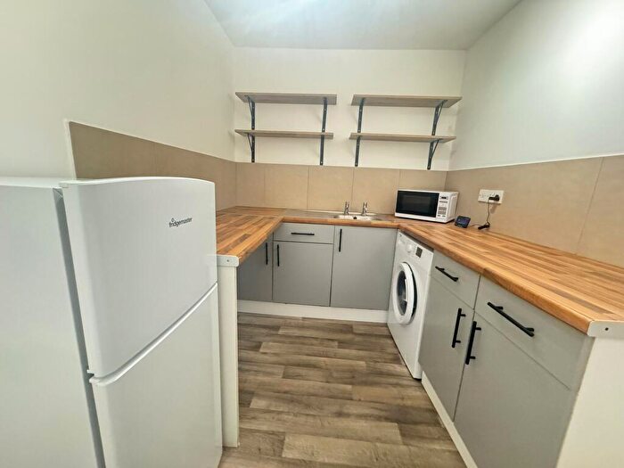 1 Bedroom Flat To Rent In Bed Student Flat // Jul, LN2