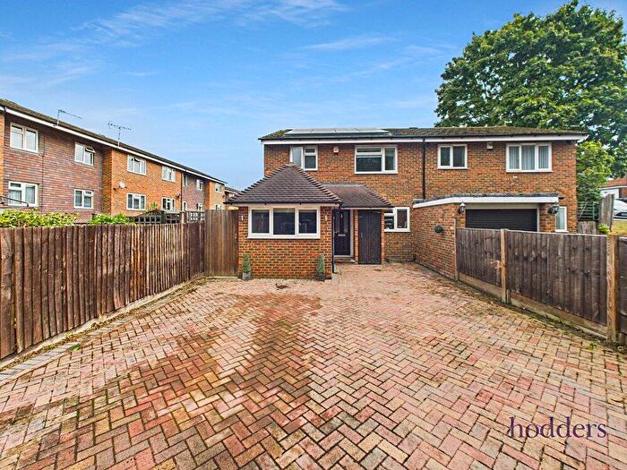 4 Bedroom Semi-Detached House To Rent In Surrey, KT15