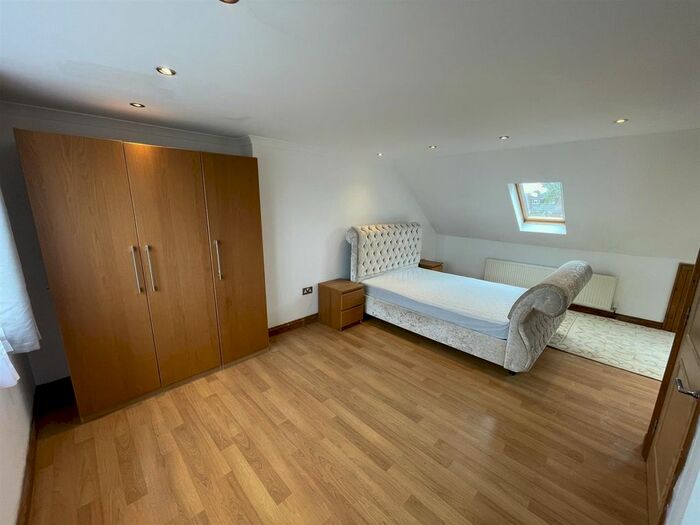 4 Bedroom Semi-Detached House To Rent In Derwent Avenue, London, NW7