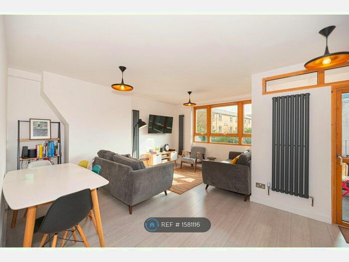 3 Bedroom Maisonette To Rent In Denchworth House, London, SW9