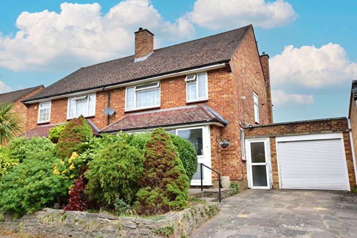 3 Bedroom Semi-Detached House For Sale In Mallard Way, Watford, WD25