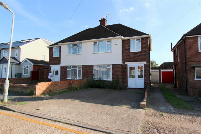 3 Bedroom Semi-Detached House To Rent In Bradshawe Waye, Uxbridge, UB8