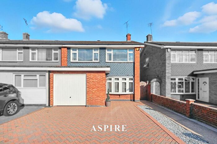 3 Bedroom Semi-Detached House For Sale In The Sorrells, Stanford-Le-Hope, SS17