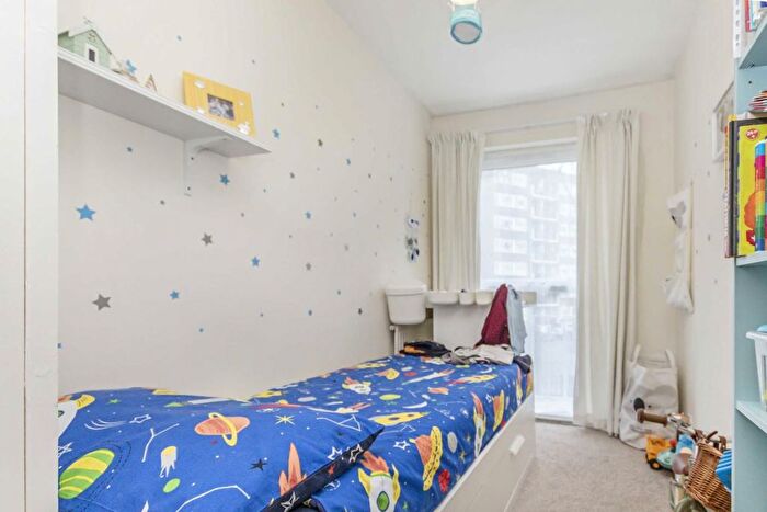 2 Bedroom Flat To Rent In Albert Drive, Southfields, SW19