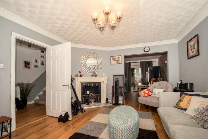 3 Bedroom Semi-Detached House To Rent In Eynswood Drive, Sidcup, DA14